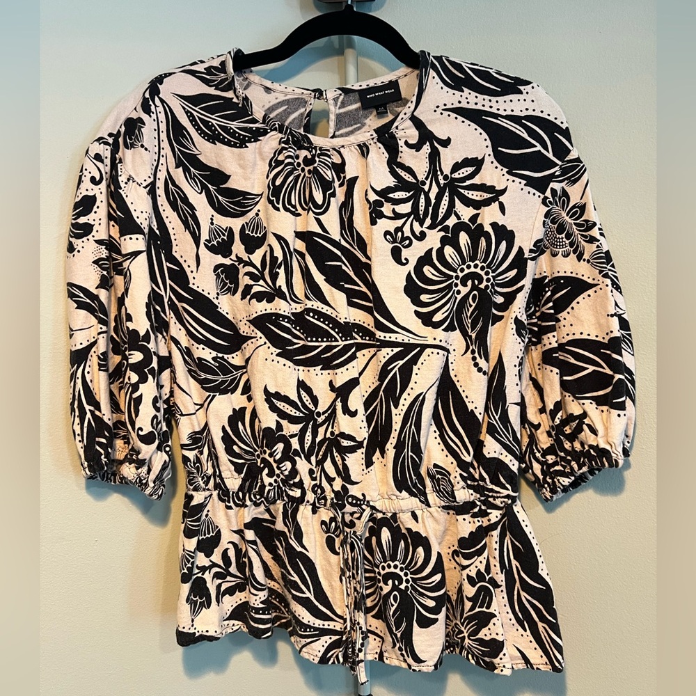 Who What Wear - Peplum top with puff sleeves - EUC